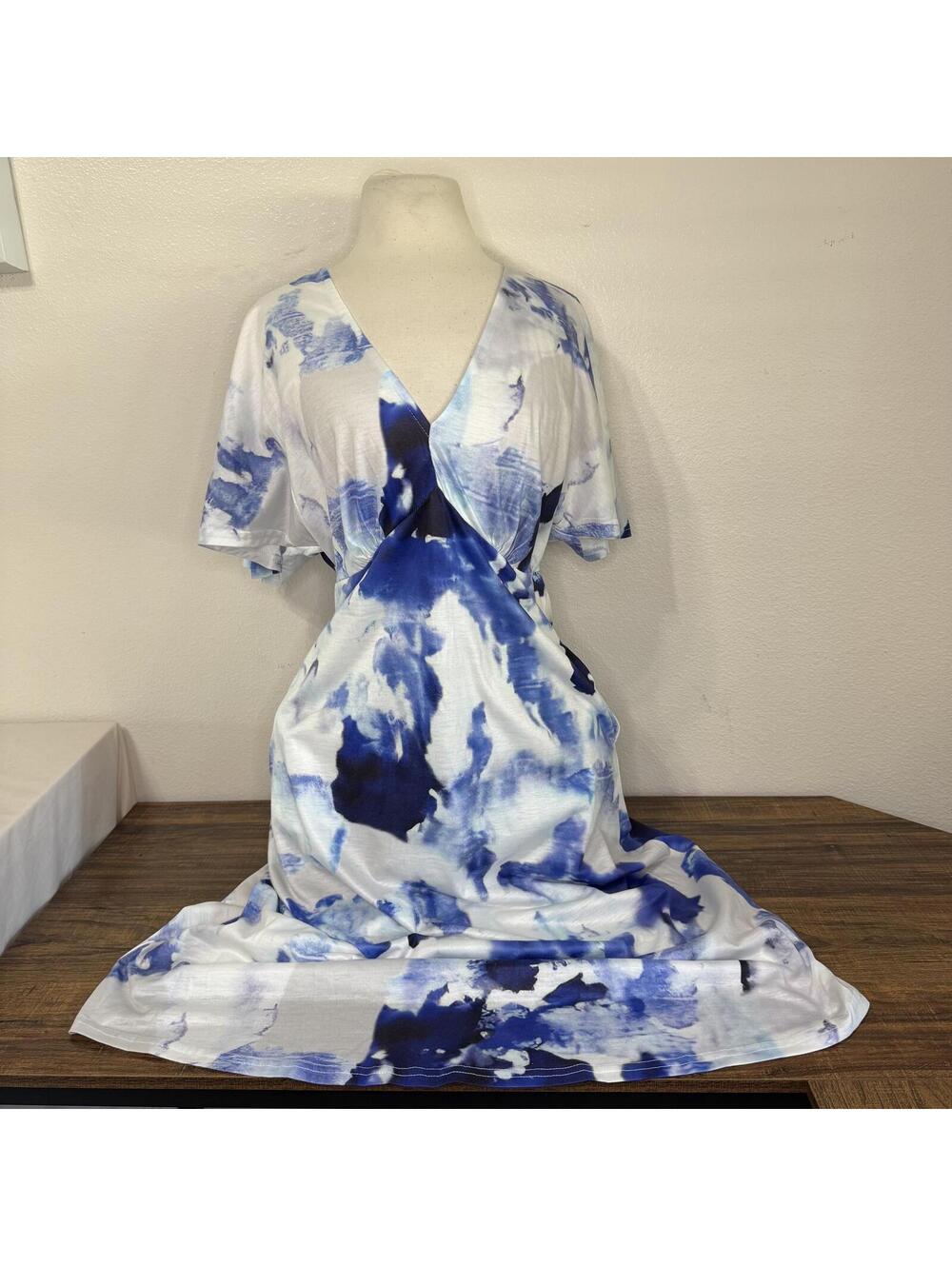 Arolina Blue and White Abstract Print V-Neck Dress Size S